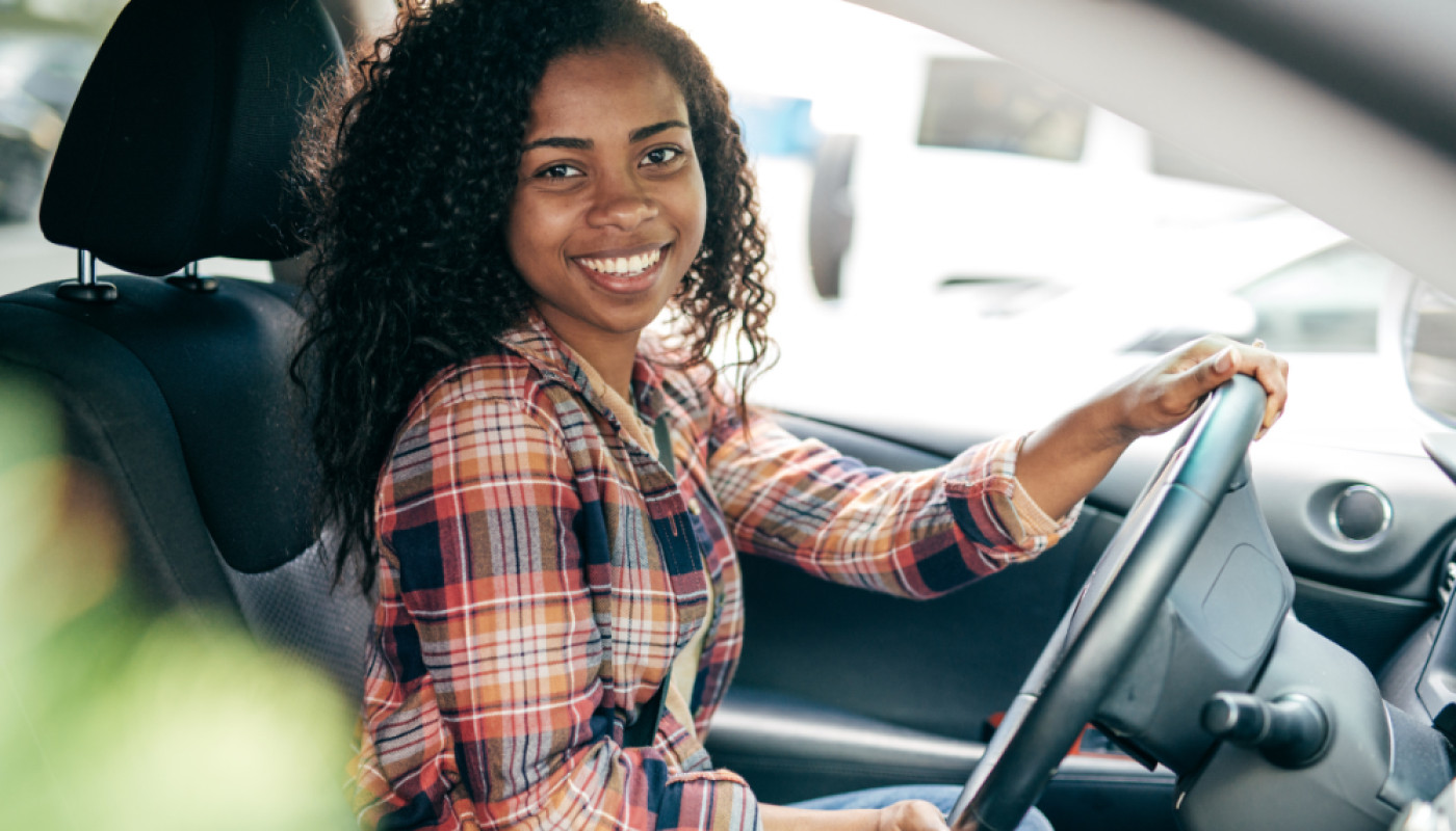 Jeune conducteur : comment préparer son dossier pour louer une voiture ?